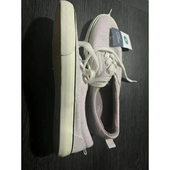 Universal Thread Women Shoe Size 8 Lace up casual shoe/sneakers purple color NWT - Picture 2 of 3
